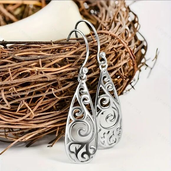 925 Silver Plated Leaf Drop Earrings Lightweight Dangle Filligree Long Teardrop - Picture 6 of 7